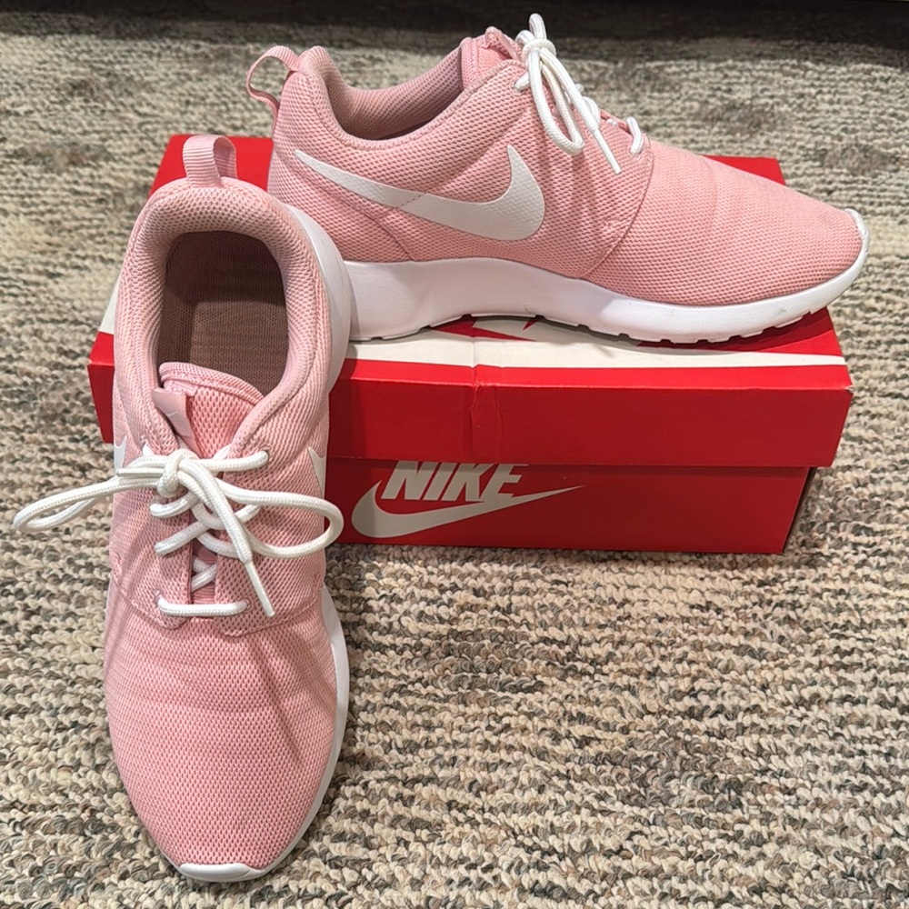 Nike Women's Pink Sneakers
